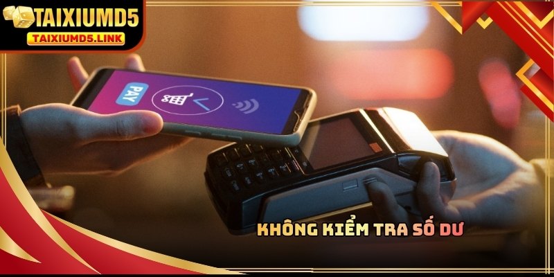 Sau khi hoàn tất giao dịch, nhiều người chơi quên kiểm tra số dư tài khoản